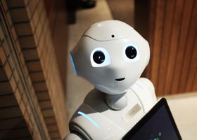 A Beginner’s Guide to AI: What is Artificial Intelligence? A futuristic humanoid robot in an indoor Tokyo setting, showcasing modern technology.